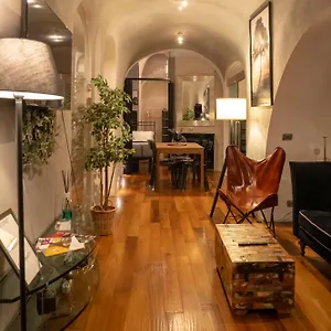 domus-ciancaleoni-colosseum-rione-monti.it-romehotels.com/
