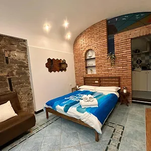 Stone Near The Sea In Cinque Terre Apartment